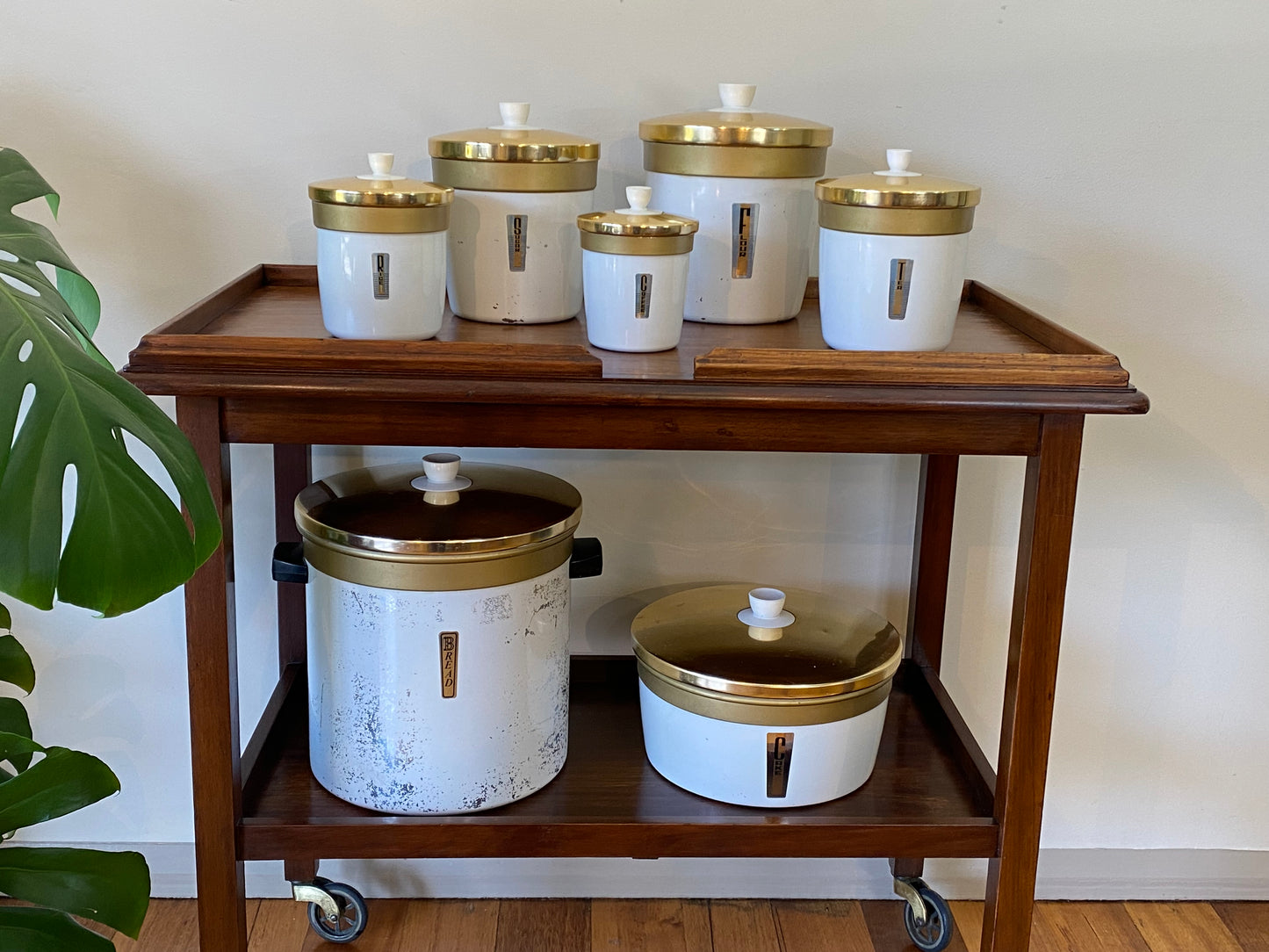 Set of Waratah Vintage Kitchen Canisters (7).